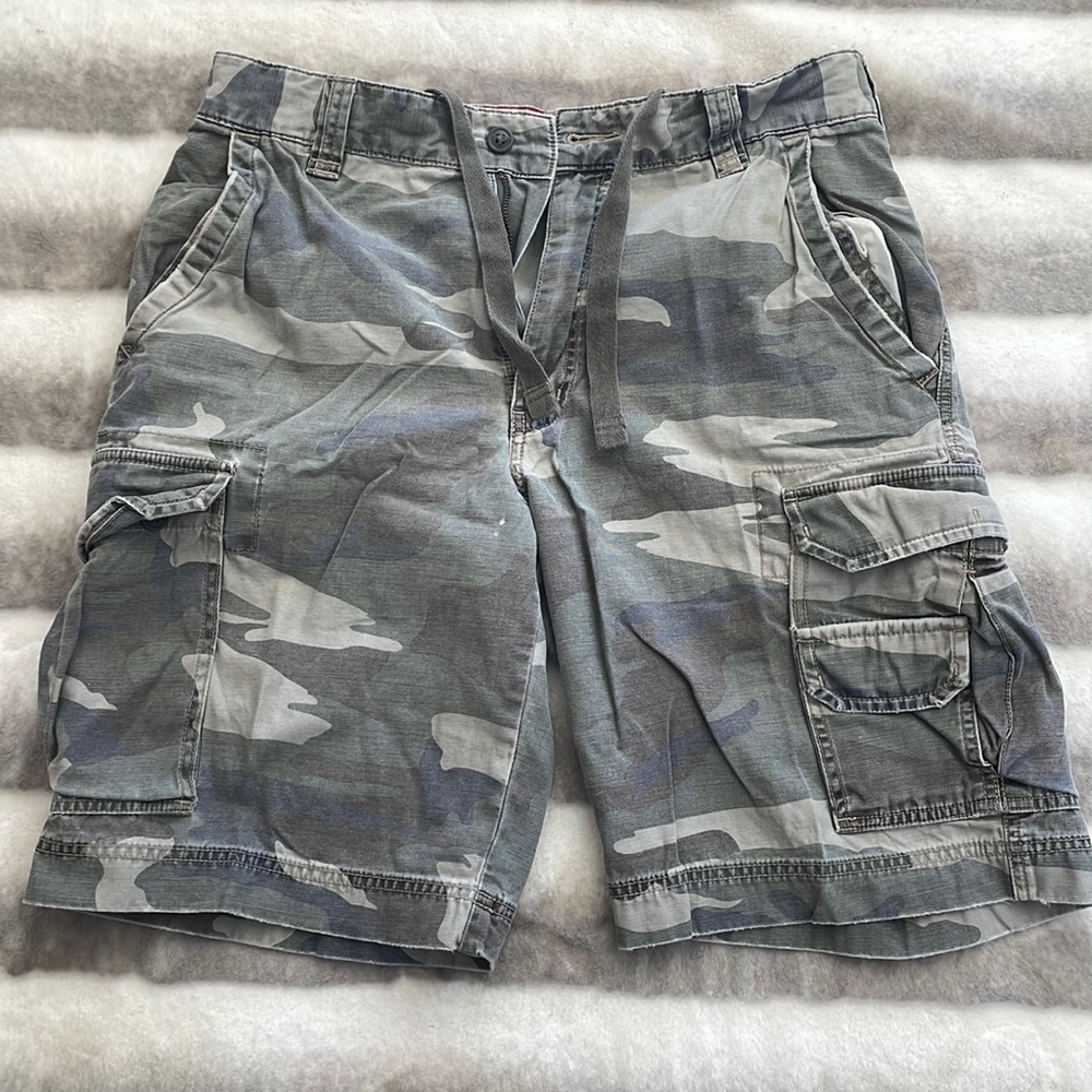 Men’s camo cargo supply shorts, waist 32. (Target brand)